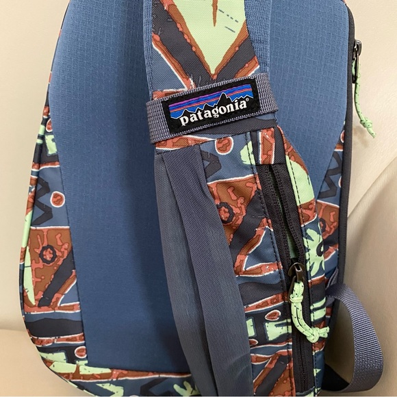 New Patagonia Atom sling backpack 🎒 size 8L - authentic - Picture 2 of 9